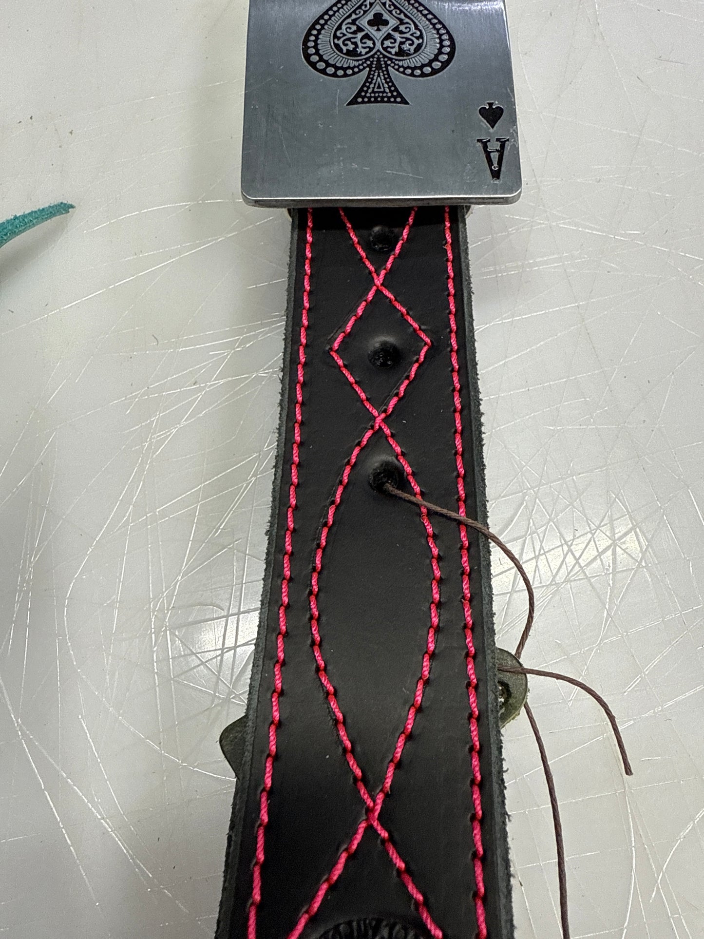 Ace buckle black and pink