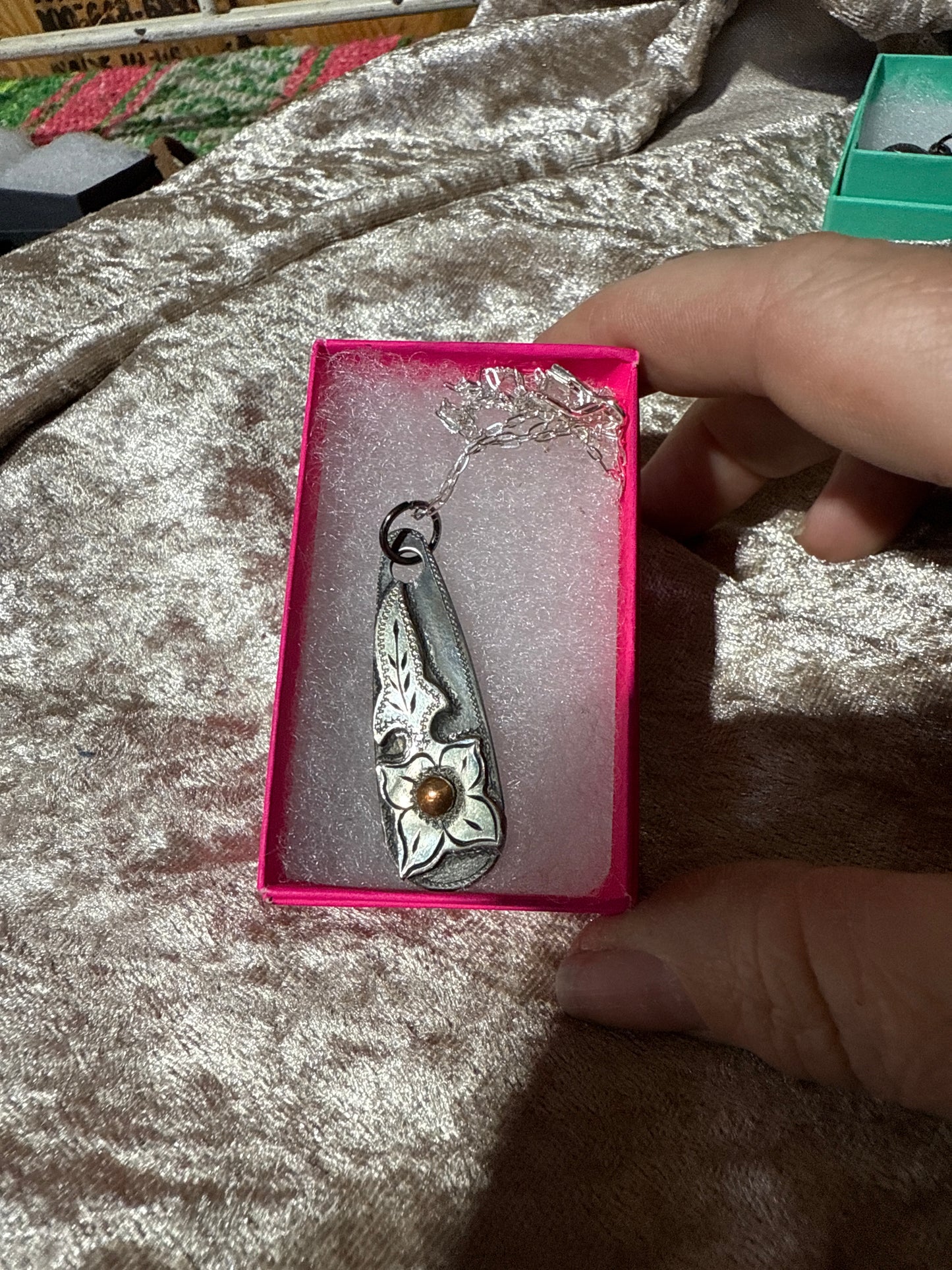 Flower pendent