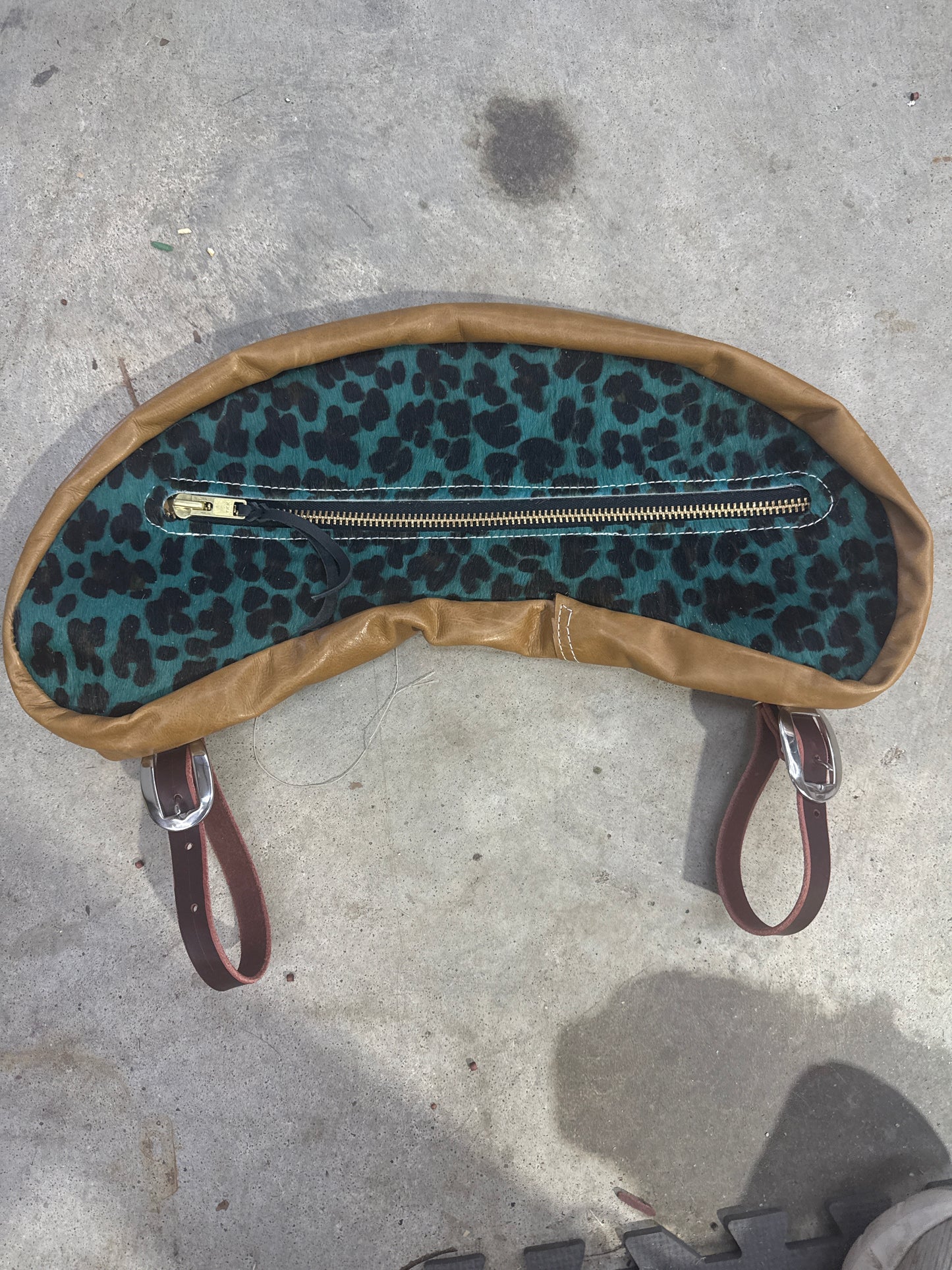 Green hair on cheetah large