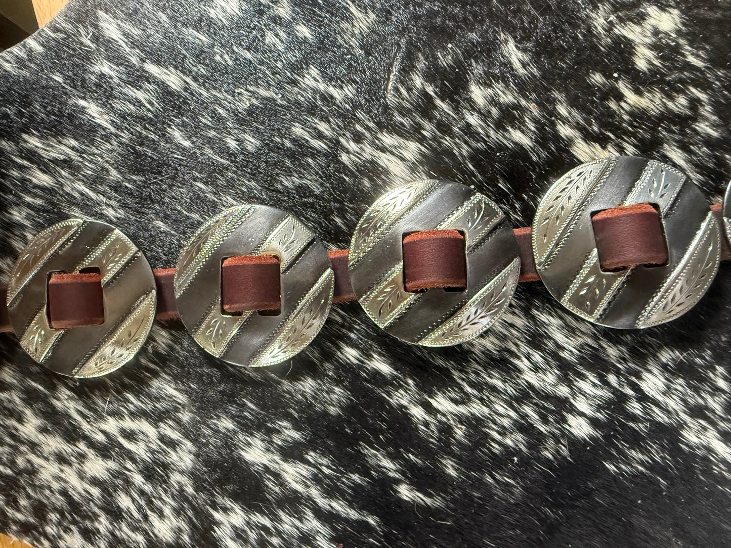 Stripe conchos