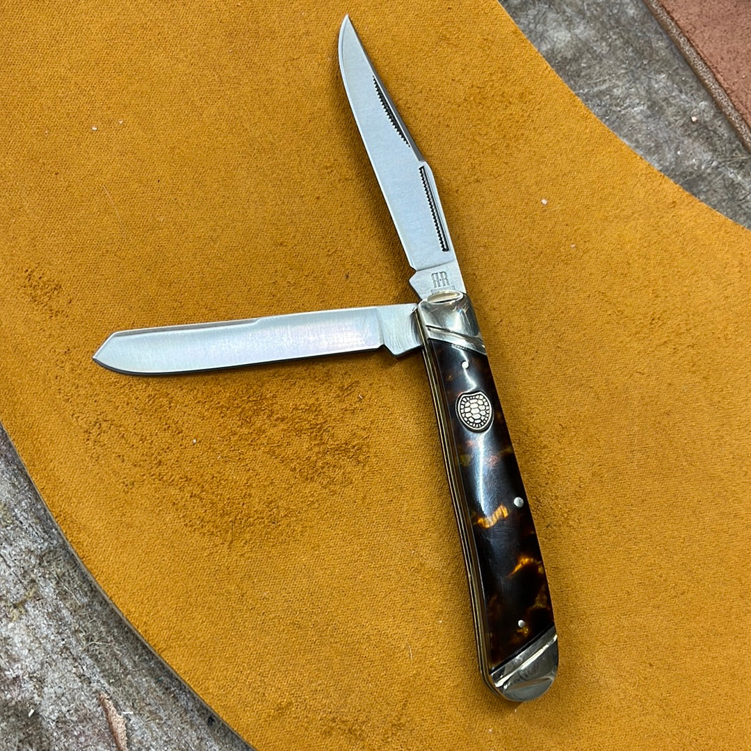 Tortoise handle trapper