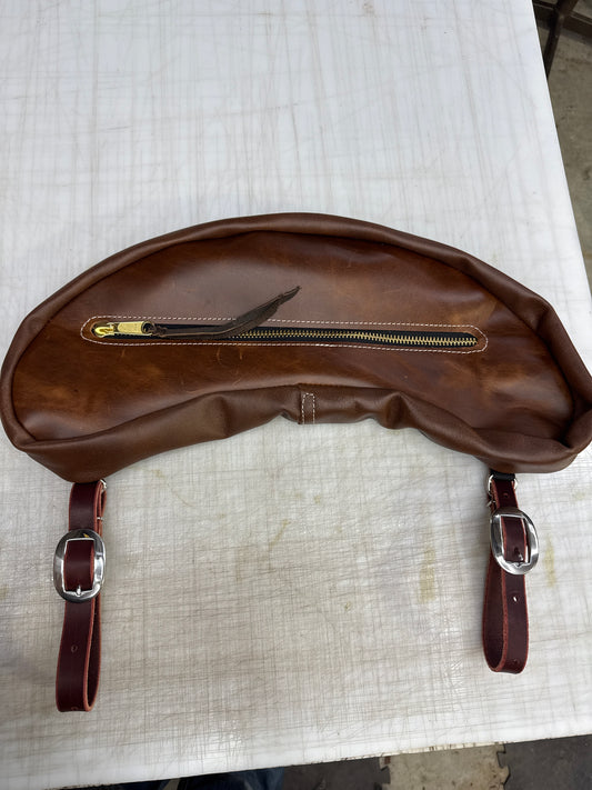 Smooth brown large cantle bag