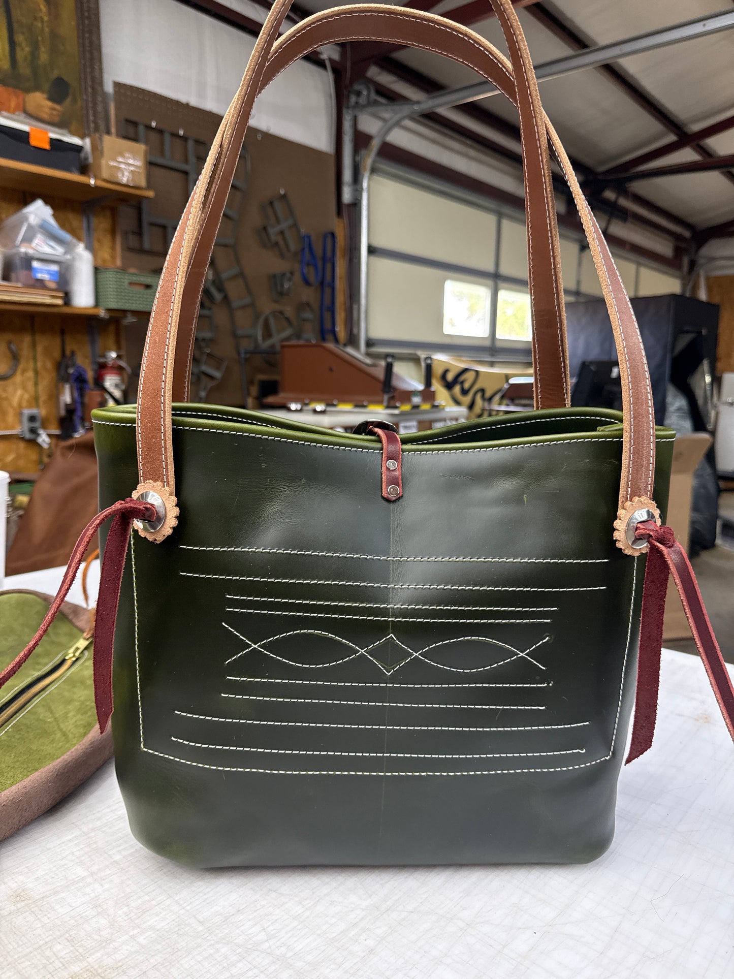 Smooth green tote