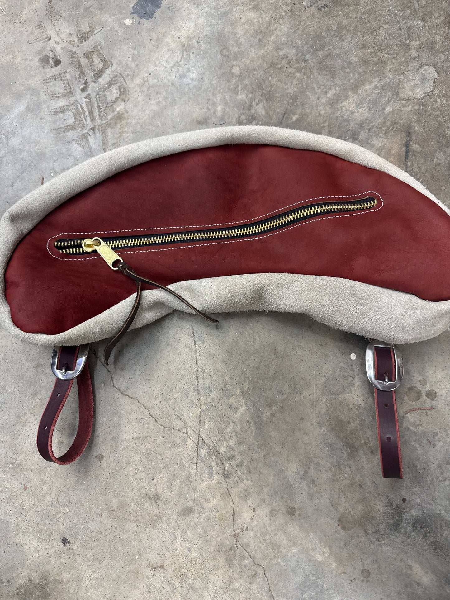 Large rust cantle bag
