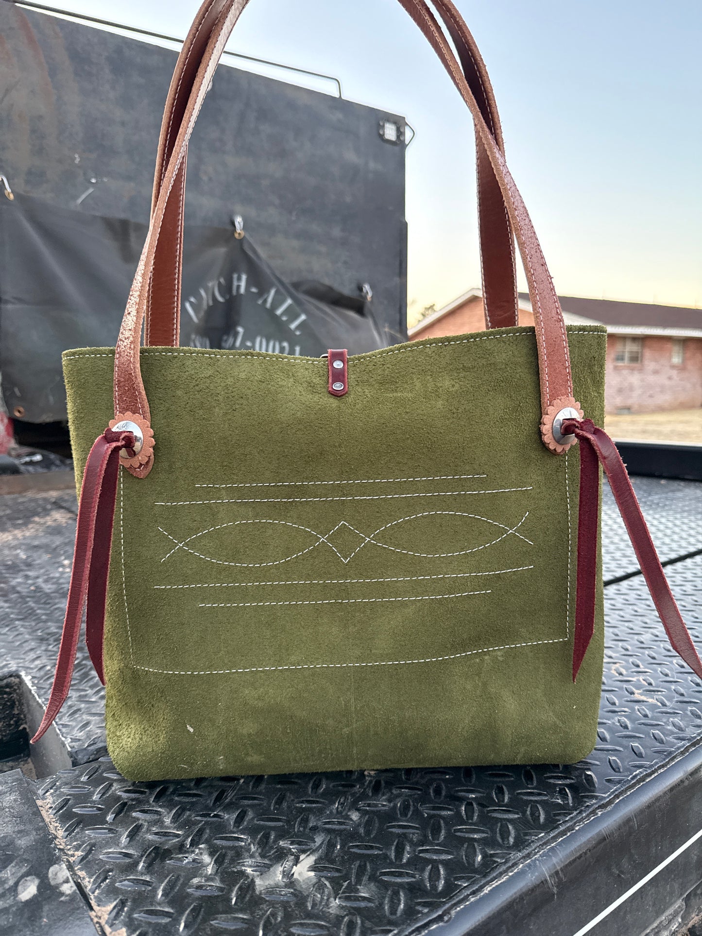 Green ruff out tote