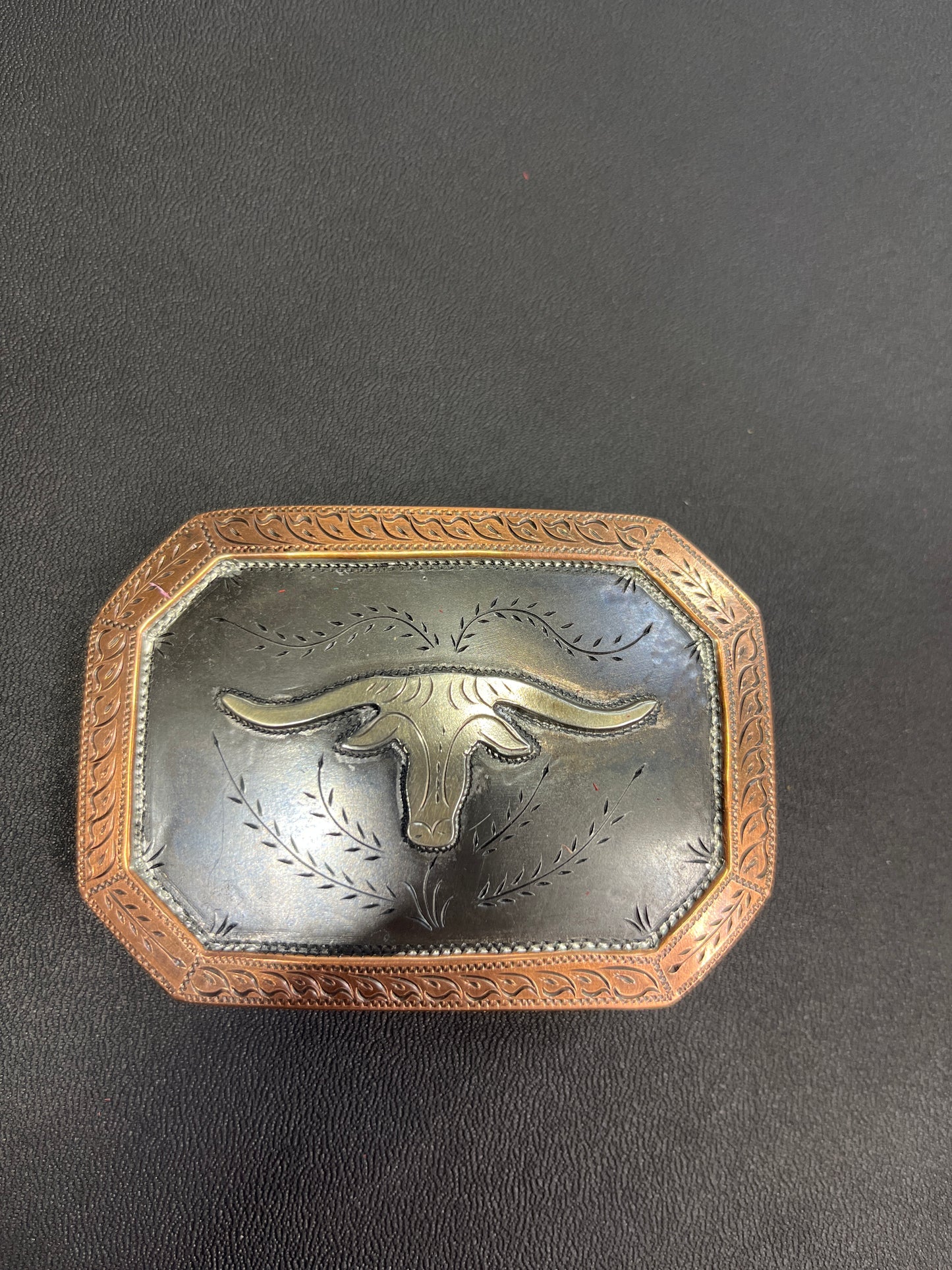 Steer head belt buckle